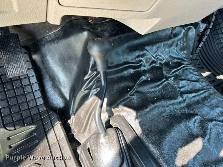 image for item NQ9882 2008 Ford F350 Super Duty XL  pickup truck