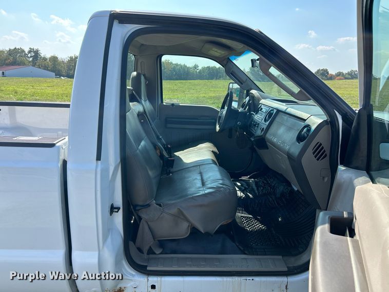 image for item NQ9882 2008 Ford F350 Super Duty XL  pickup truck