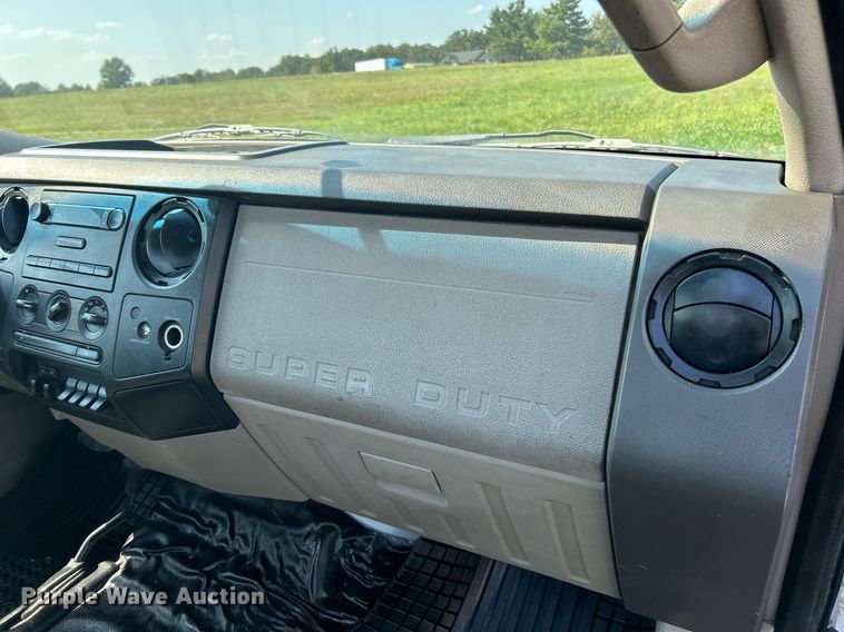 image for item NQ9882 2008 Ford F350 Super Duty XL  pickup truck