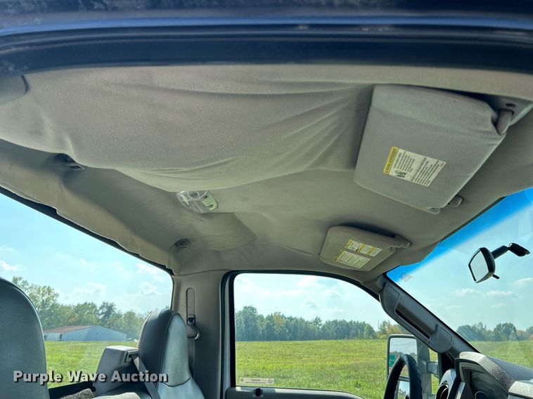 image for item NQ9882 2008 Ford F350 Super Duty XL  pickup truck