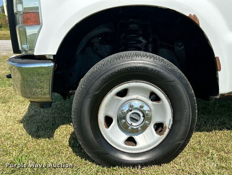 image for item NQ9882 2008 Ford F350 Super Duty XL  pickup truck