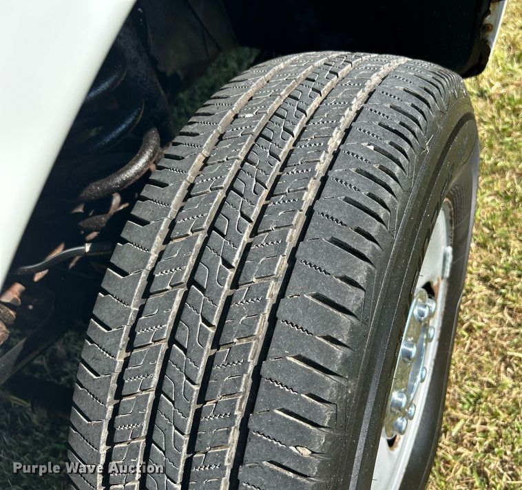 image for item NQ9882 2008 Ford F350 Super Duty XL  pickup truck