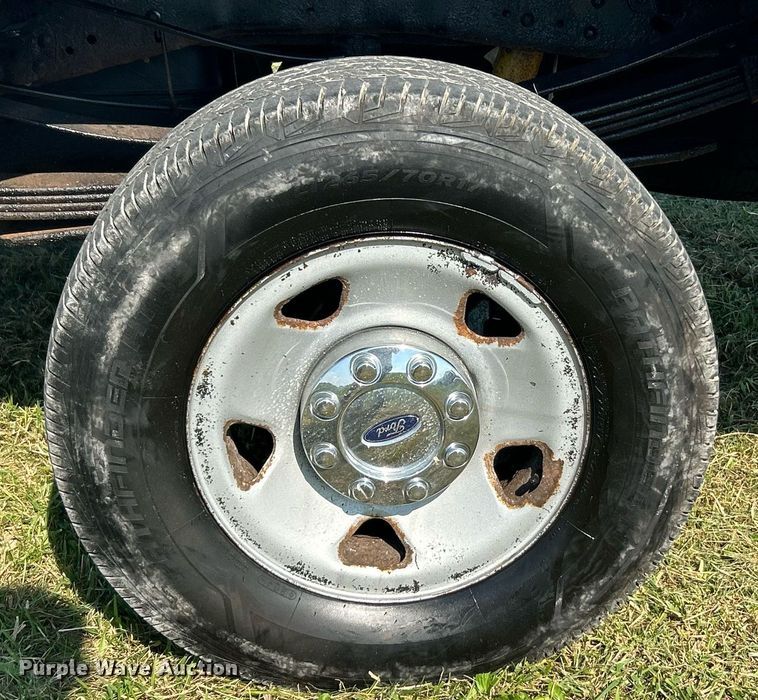 image for item NQ9882 2008 Ford F350 Super Duty XL  pickup truck