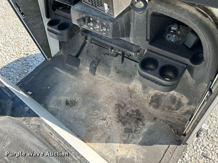 image for item NQ9885 2010 Columbia Parcar Summit  utility vehicle