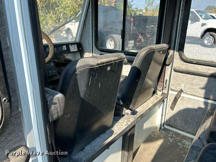 image for item NQ9886 2010 Columbia Parcar Summit  utility vehicle