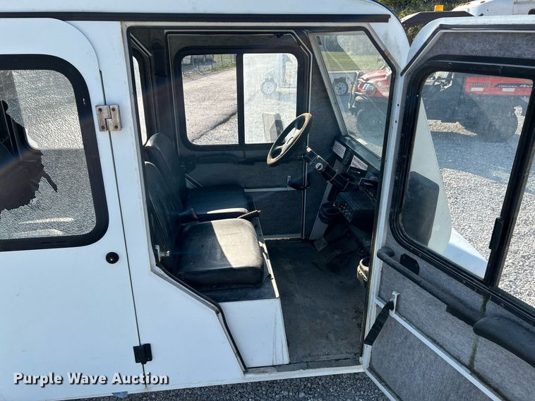 image for item NQ9886 2010 Columbia Parcar Summit  utility vehicle