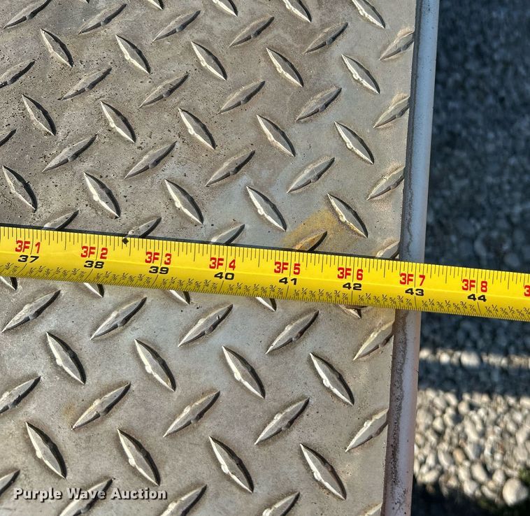 image for item NQ9886 2010 Columbia Parcar Summit  utility vehicle