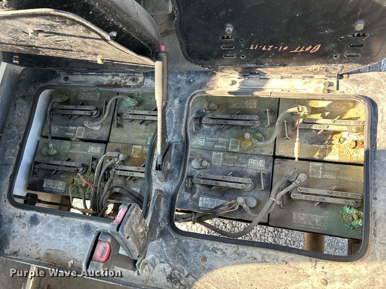 image for item NQ9886 2010 Columbia Parcar Summit  utility vehicle