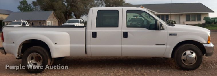 image for item NV9312 2000 Ford F350 Super Duty  Crew Cab pickup truck