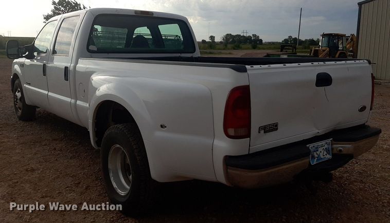 image for item NV9312 2000 Ford F350 Super Duty  Crew Cab pickup truck