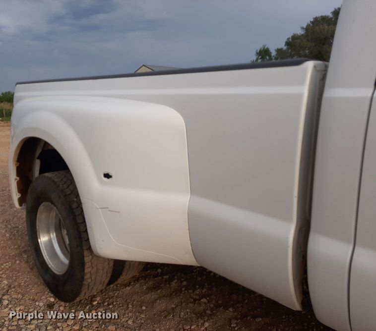 image for item NV9312 2000 Ford F350 Super Duty  Crew Cab pickup truck