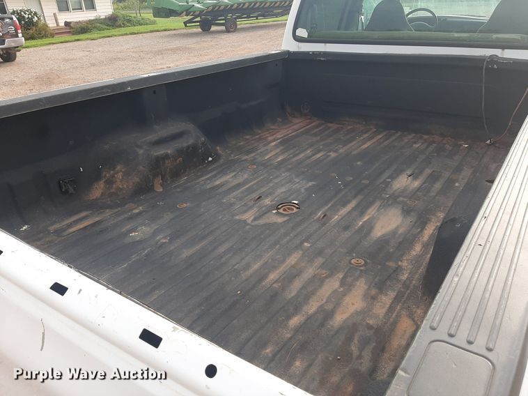 image for item NV9312 2000 Ford F350 Super Duty  Crew Cab pickup truck