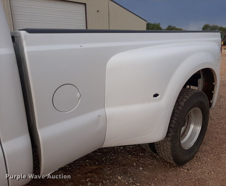 image for item NV9312 2000 Ford F350 Super Duty  Crew Cab pickup truck