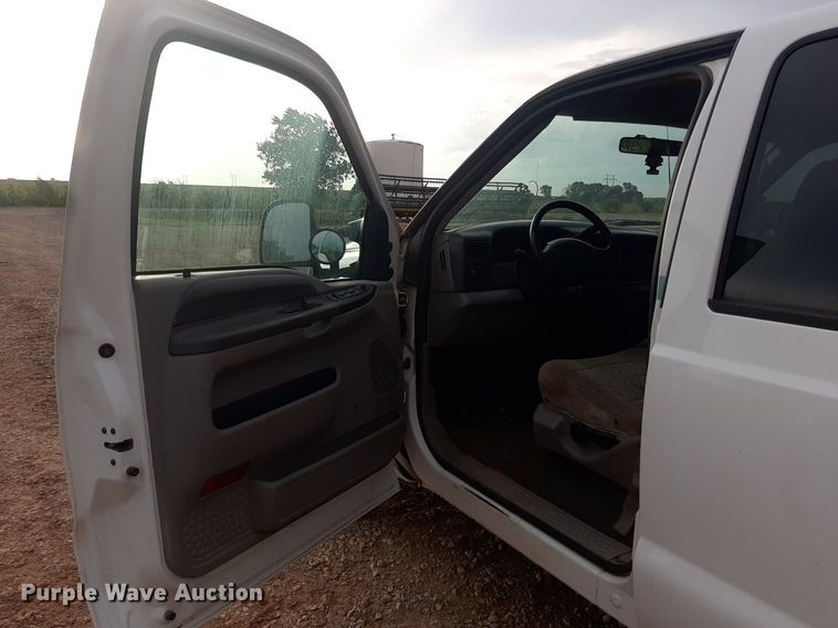 image for item NV9312 2000 Ford F350 Super Duty  Crew Cab pickup truck