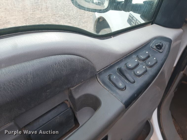 image for item NV9312 2000 Ford F350 Super Duty  Crew Cab pickup truck