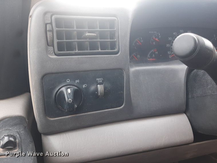 image for item NV9312 2000 Ford F350 Super Duty  Crew Cab pickup truck