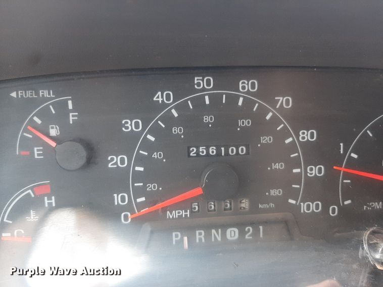 image for item NV9312 2000 Ford F350 Super Duty  Crew Cab pickup truck