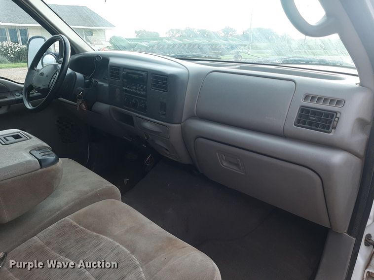 image for item NV9312 2000 Ford F350 Super Duty  Crew Cab pickup truck