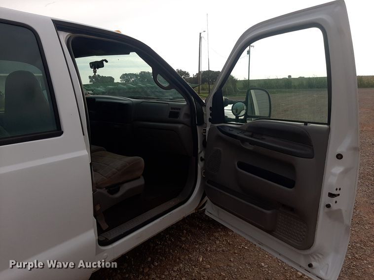 image for item NV9312 2000 Ford F350 Super Duty  Crew Cab pickup truck