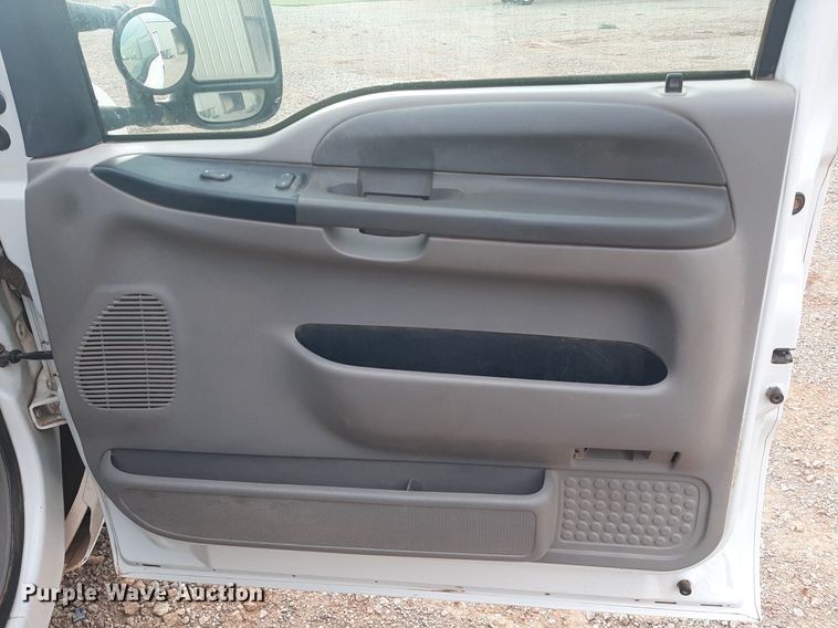 image for item NV9312 2000 Ford F350 Super Duty  Crew Cab pickup truck