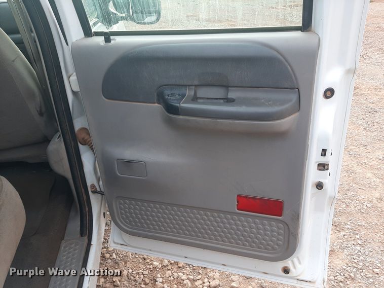 image for item NV9312 2000 Ford F350 Super Duty  Crew Cab pickup truck