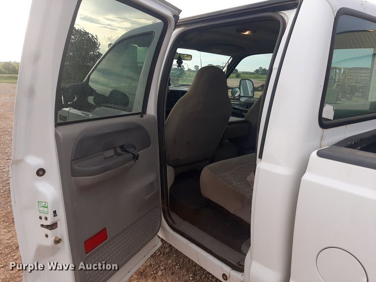 image for item NV9312 2000 Ford F350 Super Duty  Crew Cab pickup truck