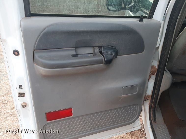 image for item NV9312 2000 Ford F350 Super Duty  Crew Cab pickup truck