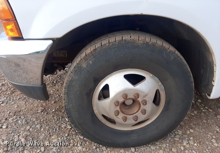 image for item NV9312 2000 Ford F350 Super Duty  Crew Cab pickup truck