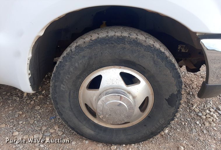 image for item NV9312 2000 Ford F350 Super Duty  Crew Cab pickup truck