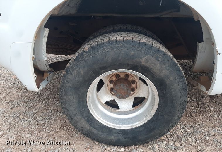 image for item NV9312 2000 Ford F350 Super Duty  Crew Cab pickup truck