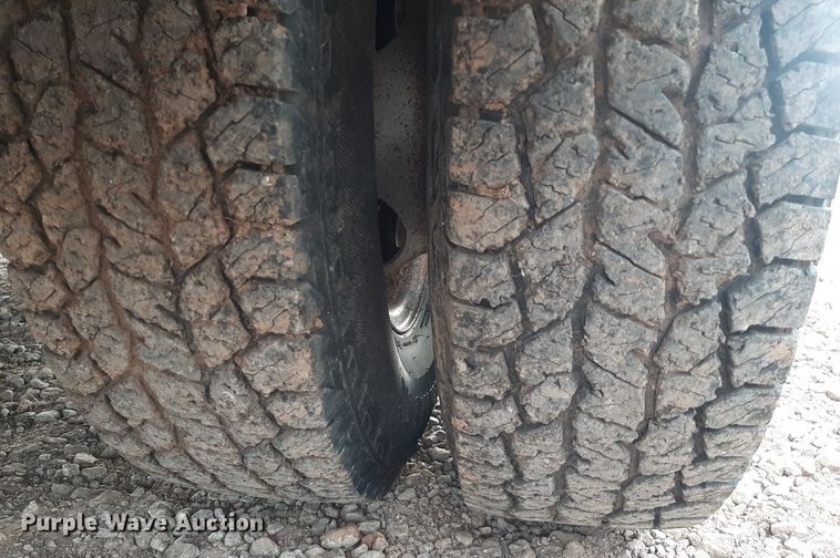 image for item NV9312 2000 Ford F350 Super Duty  Crew Cab pickup truck