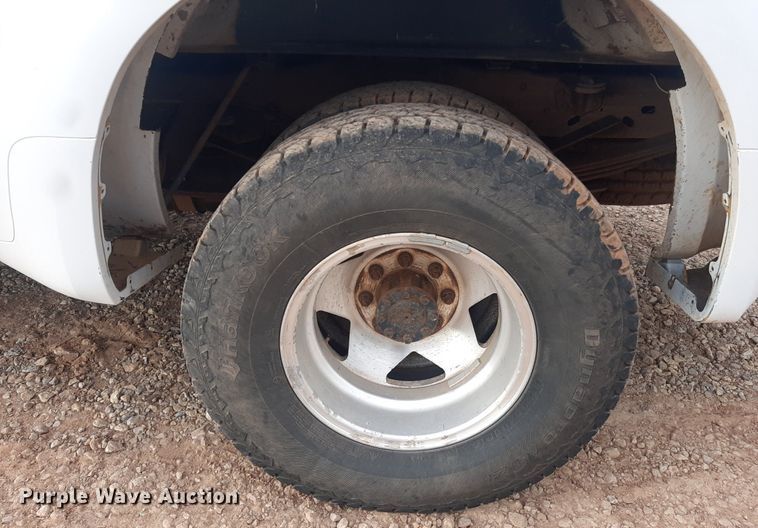 image for item NV9312 2000 Ford F350 Super Duty  Crew Cab pickup truck