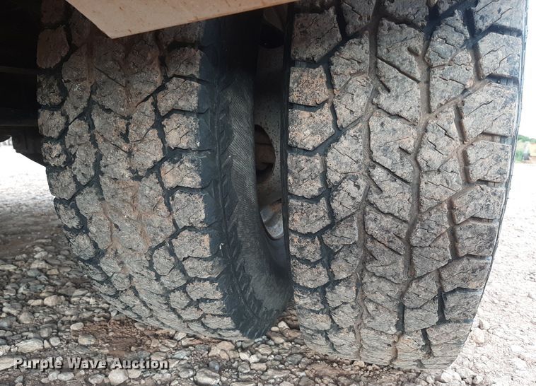 image for item NV9312 2000 Ford F350 Super Duty  Crew Cab pickup truck