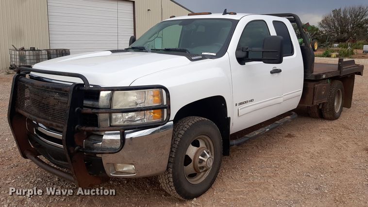 image for item NV9313 2009 Chevrolet Silverado 3500HD  Ext. Cab bale bed pickup truck