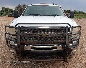 image for item NV9313 2009 Chevrolet Silverado 3500HD  Ext. Cab bale bed pickup truck