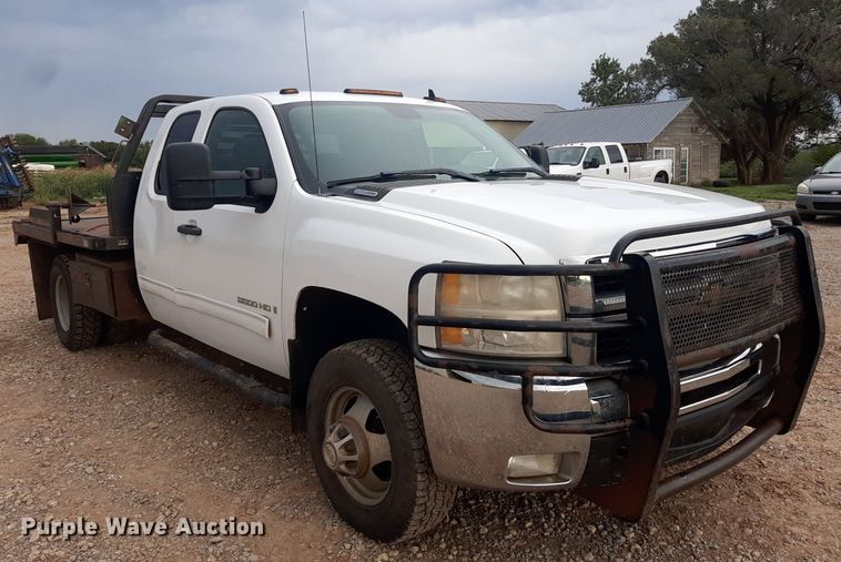 image for item NV9313 2009 Chevrolet Silverado 3500HD  Ext. Cab bale bed pickup truck