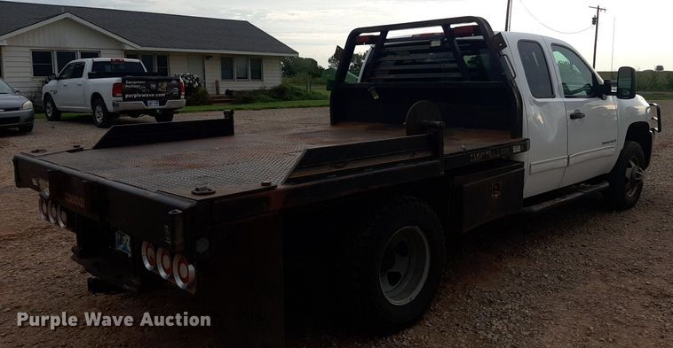 image for item NV9313 2009 Chevrolet Silverado 3500HD  Ext. Cab bale bed pickup truck