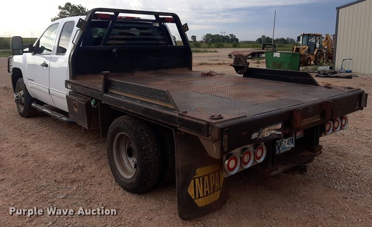 image for item NV9313 2009 Chevrolet Silverado 3500HD  Ext. Cab bale bed pickup truck
