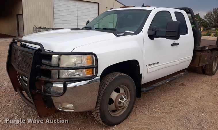 image for item NV9313 2009 Chevrolet Silverado 3500HD  Ext. Cab bale bed pickup truck