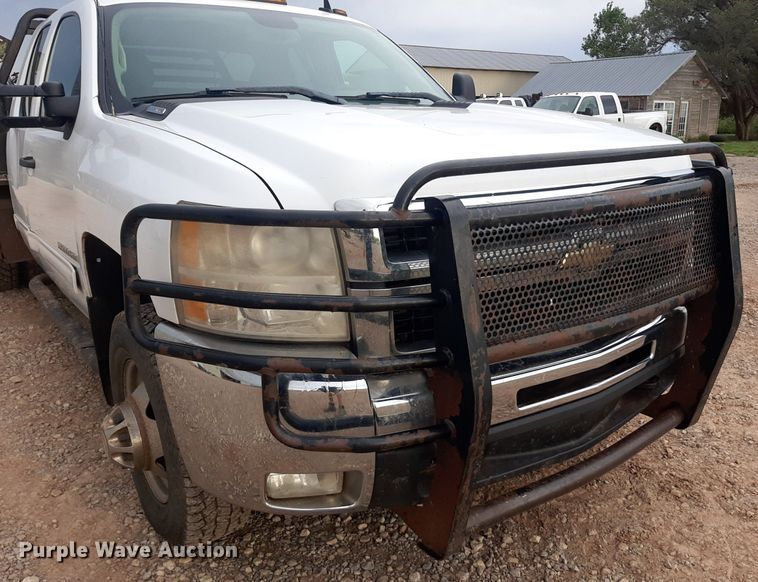 image for item NV9313 2009 Chevrolet Silverado 3500HD  Ext. Cab bale bed pickup truck