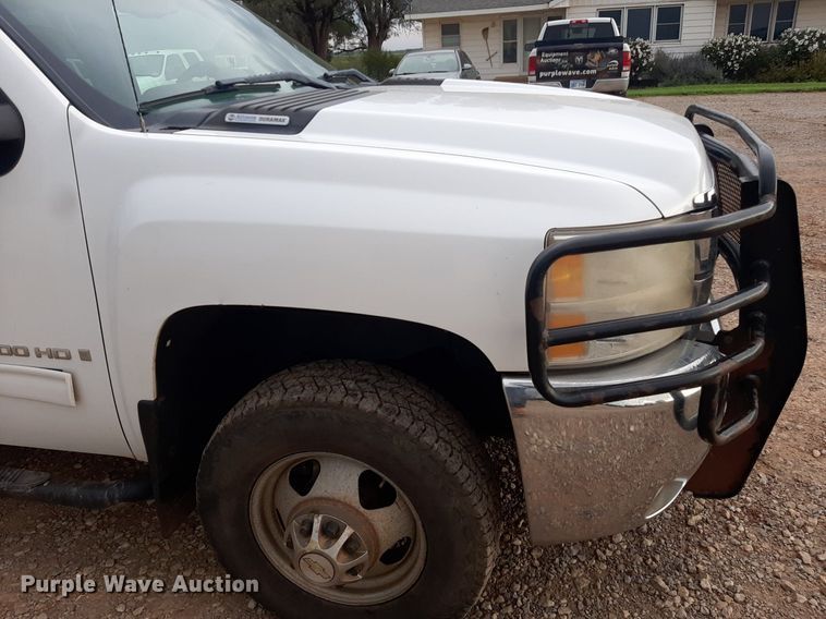 image for item NV9313 2009 Chevrolet Silverado 3500HD  Ext. Cab bale bed pickup truck