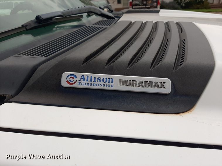 image for item NV9313 2009 Chevrolet Silverado 3500HD  Ext. Cab bale bed pickup truck