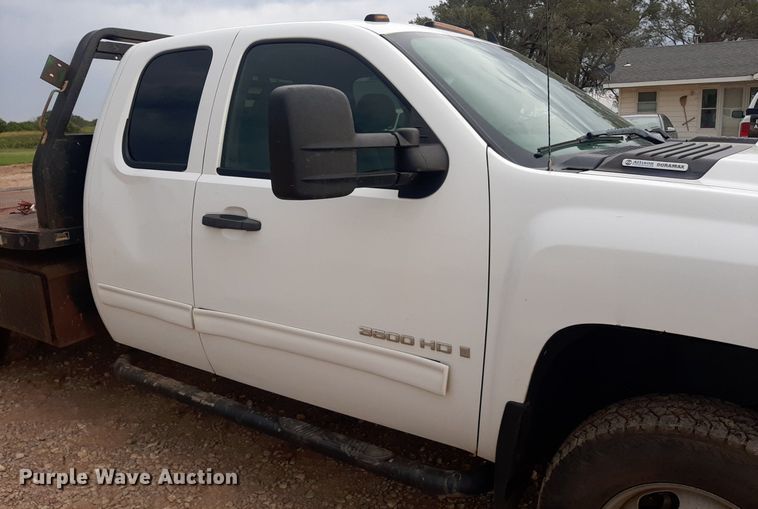 image for item NV9313 2009 Chevrolet Silverado 3500HD  Ext. Cab bale bed pickup truck