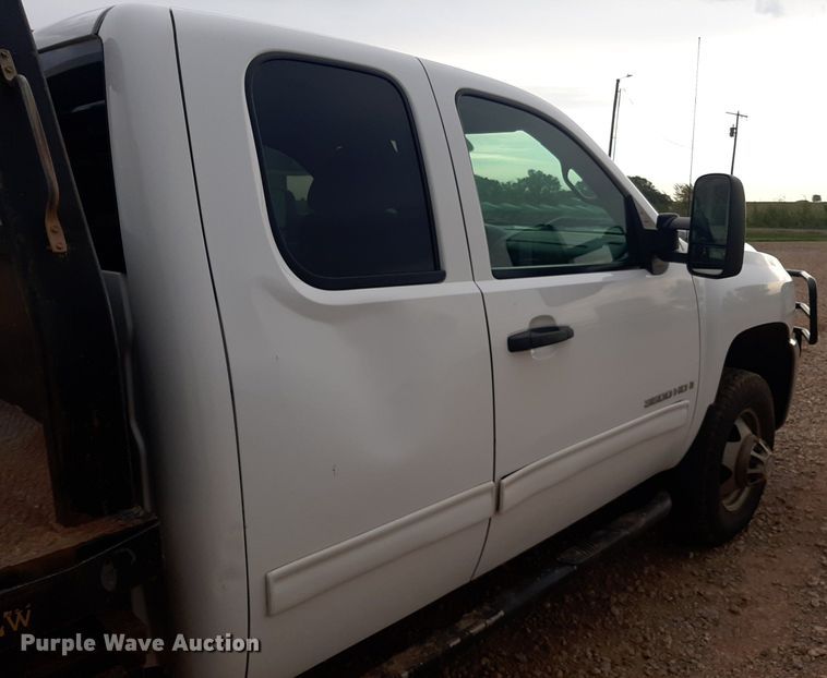 image for item NV9313 2009 Chevrolet Silverado 3500HD  Ext. Cab bale bed pickup truck