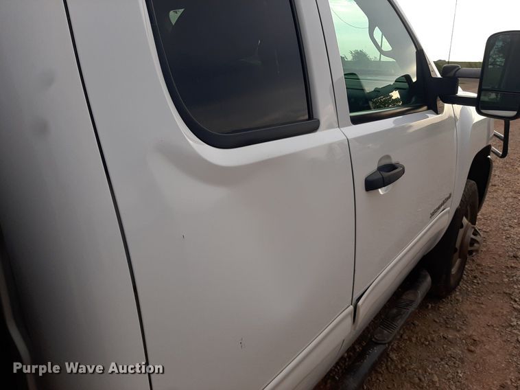 image for item NV9313 2009 Chevrolet Silverado 3500HD  Ext. Cab bale bed pickup truck