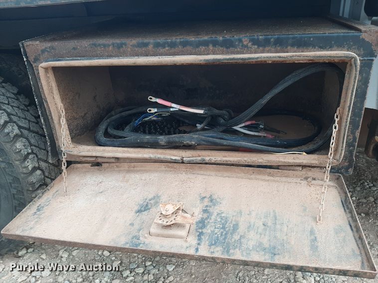 image for item NV9313 2009 Chevrolet Silverado 3500HD  Ext. Cab bale bed pickup truck