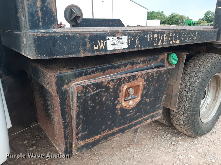 image for item NV9313 2009 Chevrolet Silverado 3500HD  Ext. Cab bale bed pickup truck