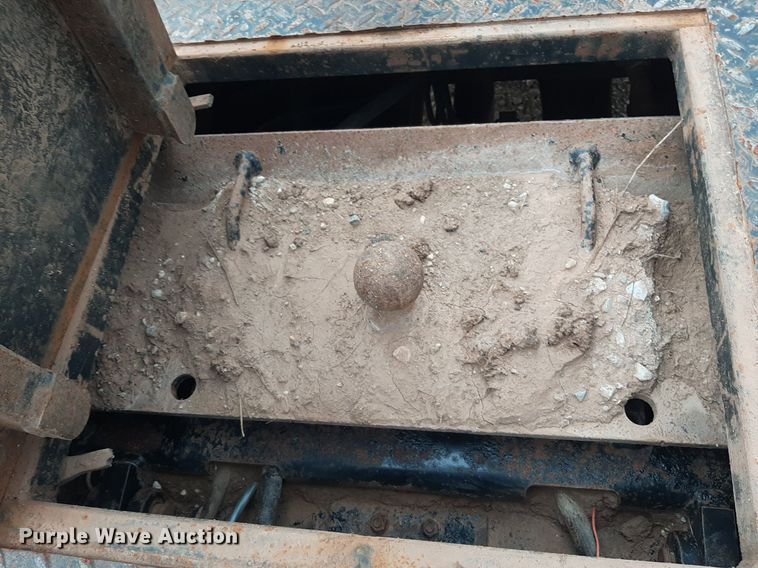 image for item NV9313 2009 Chevrolet Silverado 3500HD  Ext. Cab bale bed pickup truck