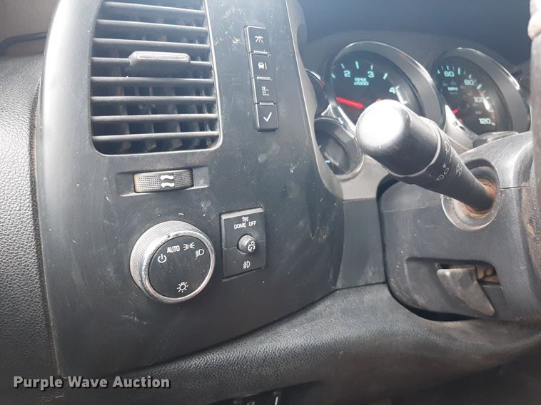 image for item NV9313 2009 Chevrolet Silverado 3500HD  Ext. Cab bale bed pickup truck