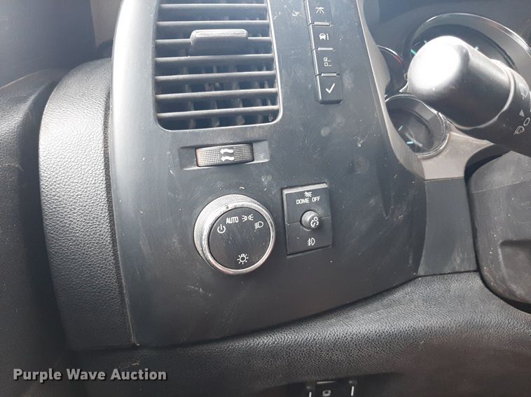 image for item NV9313 2009 Chevrolet Silverado 3500HD  Ext. Cab bale bed pickup truck